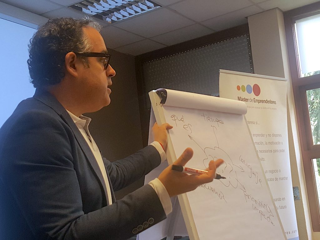 Berto dando clase